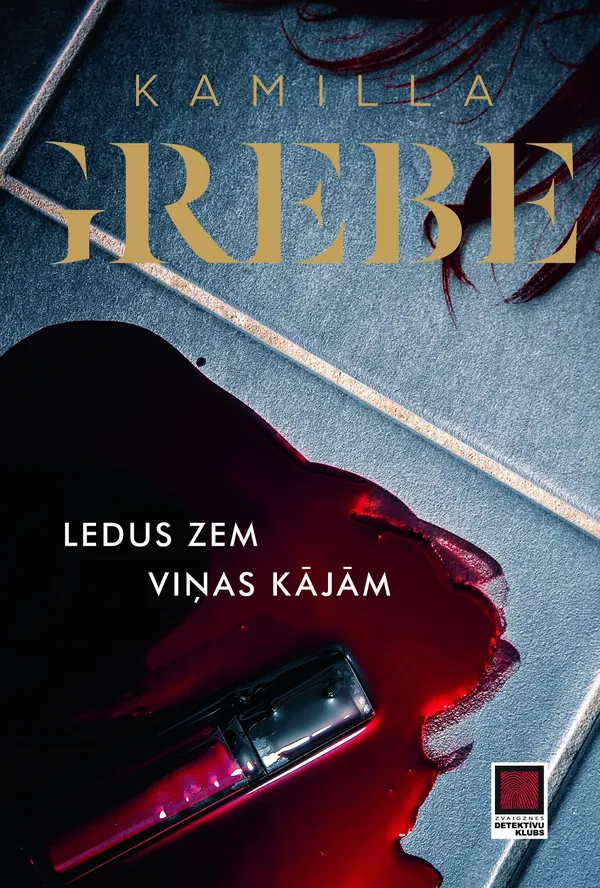 Ledus zem viņas kājām